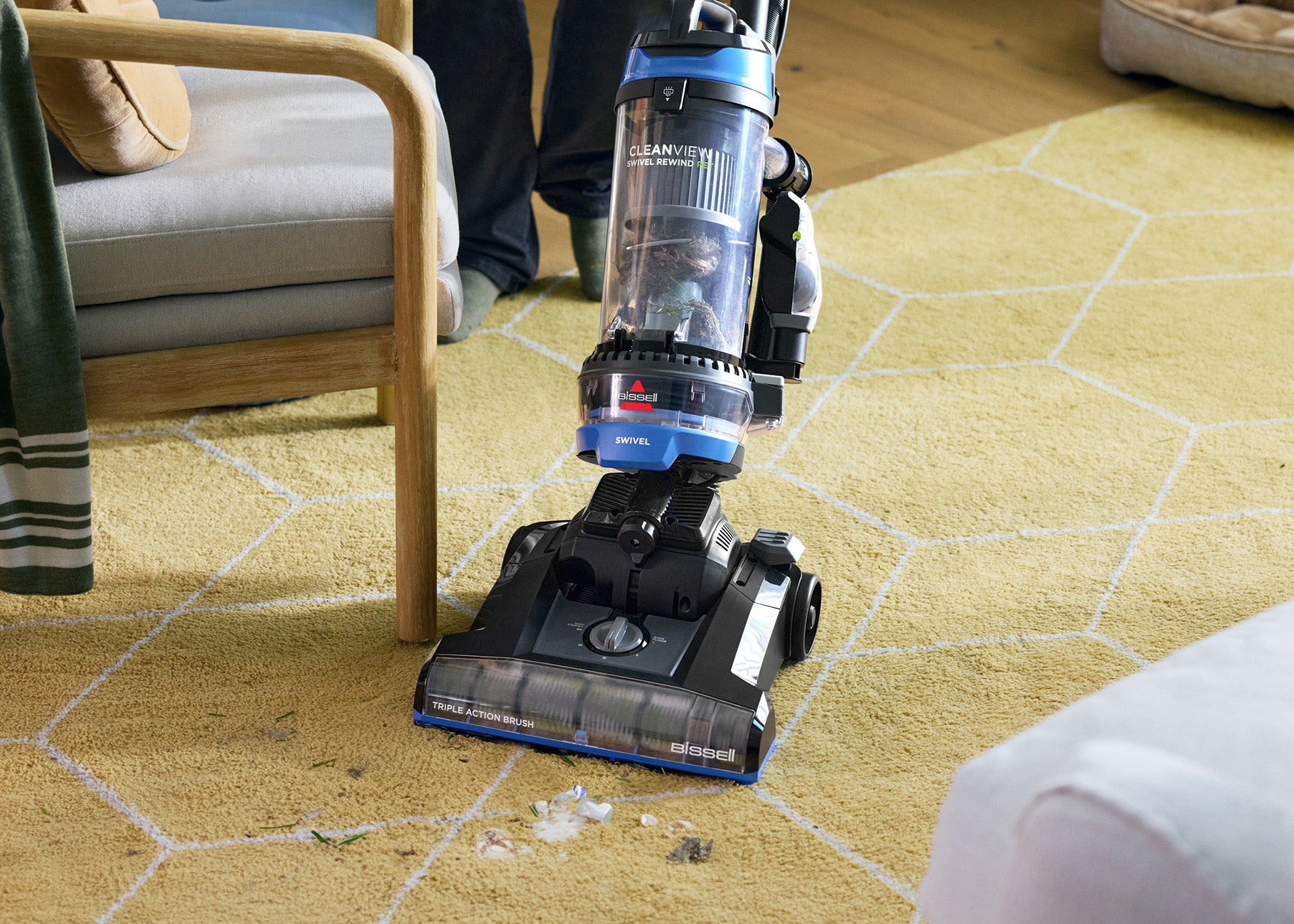 CleanView Swivel Rewind Pet Vacuuming hair from area rug