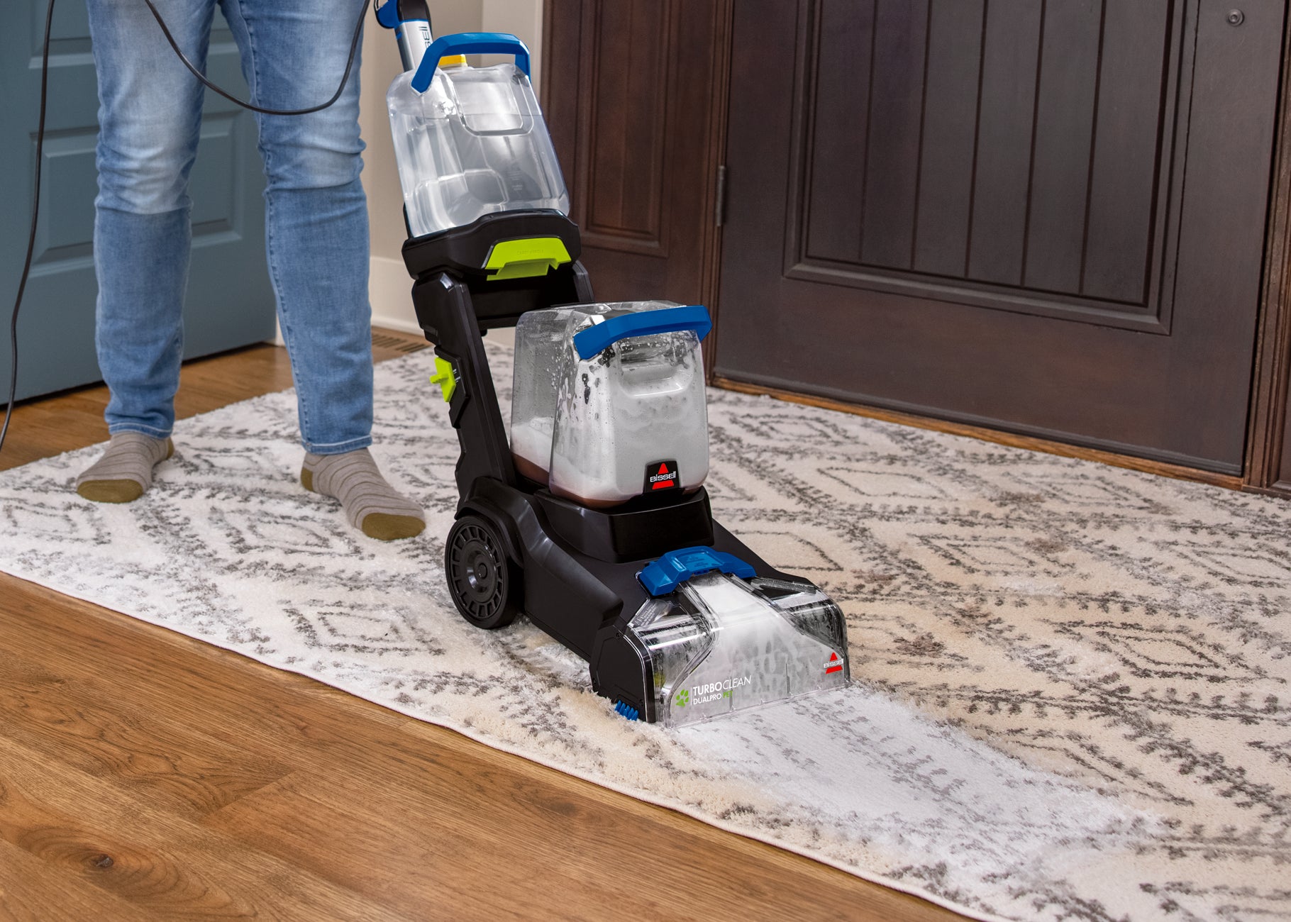Using BISSELL Carpet Cleaner to Clean Area Rug.