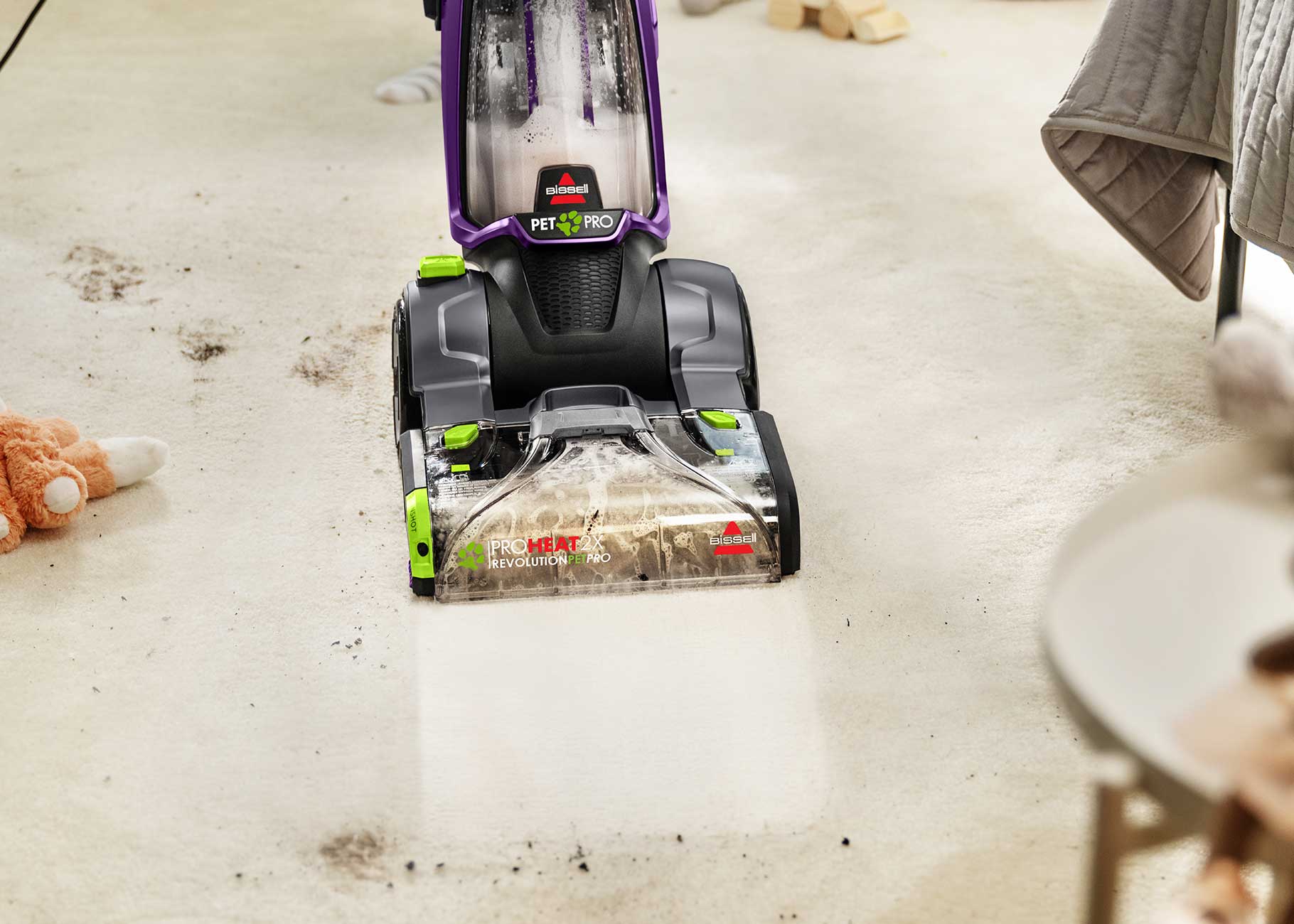 Deep cleaning heavy traffic area on carpet